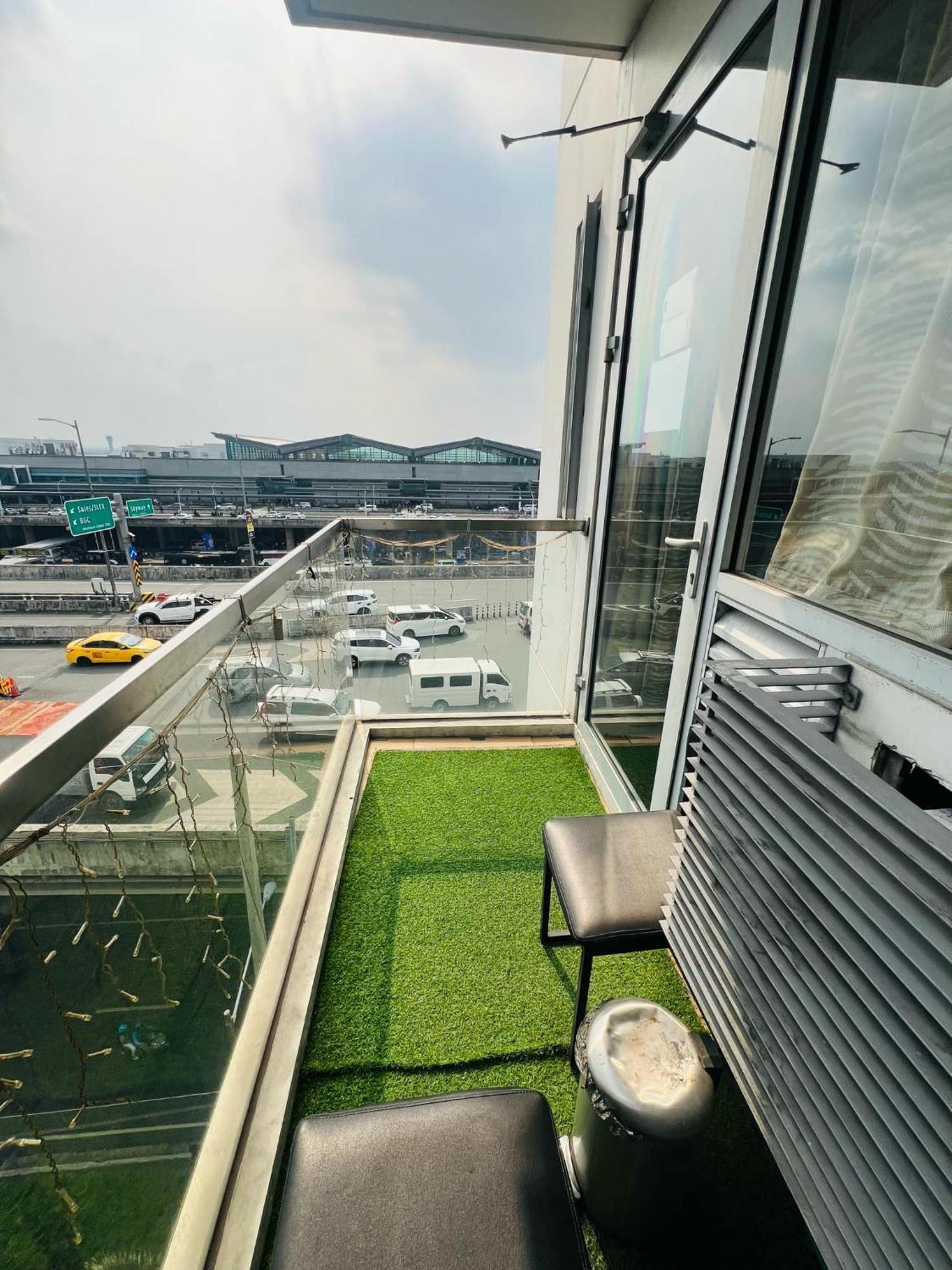 One Palm Tree Villas Condominium - Studio 7Th Fl With Balcony - Across Terminal 3 Airport Pasay Exterior foto